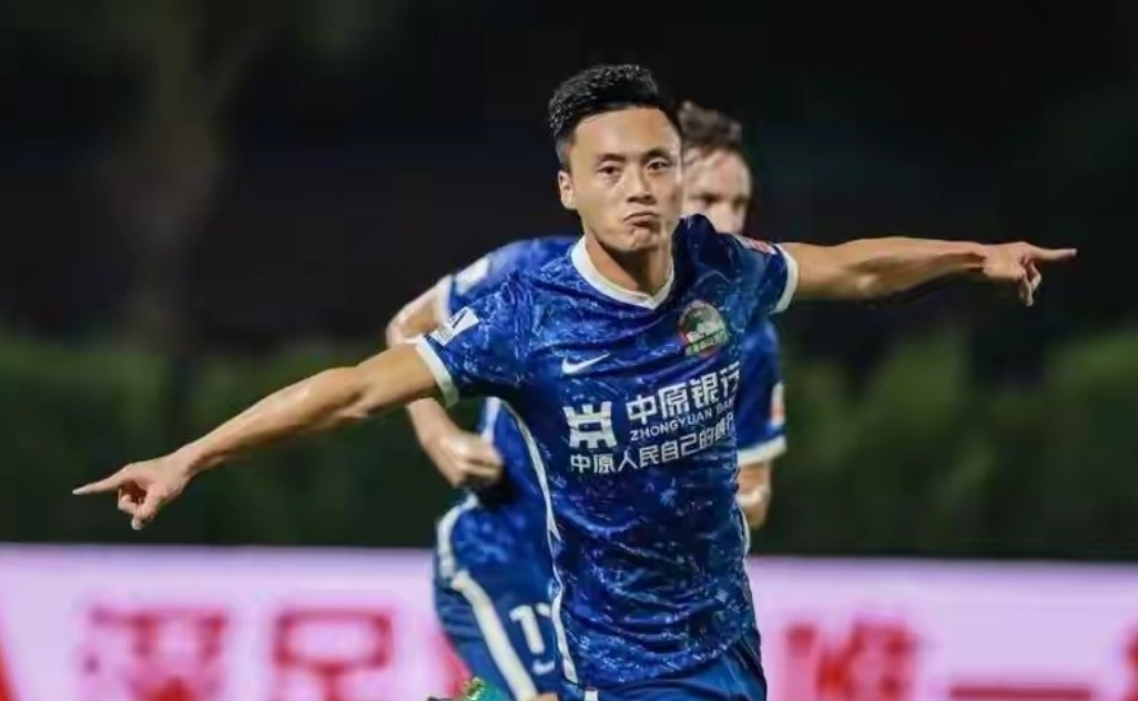 河南队新赛季球员确认，三十二人进入一线队，陈克强无缘大名单！今天河南队在渑池仙