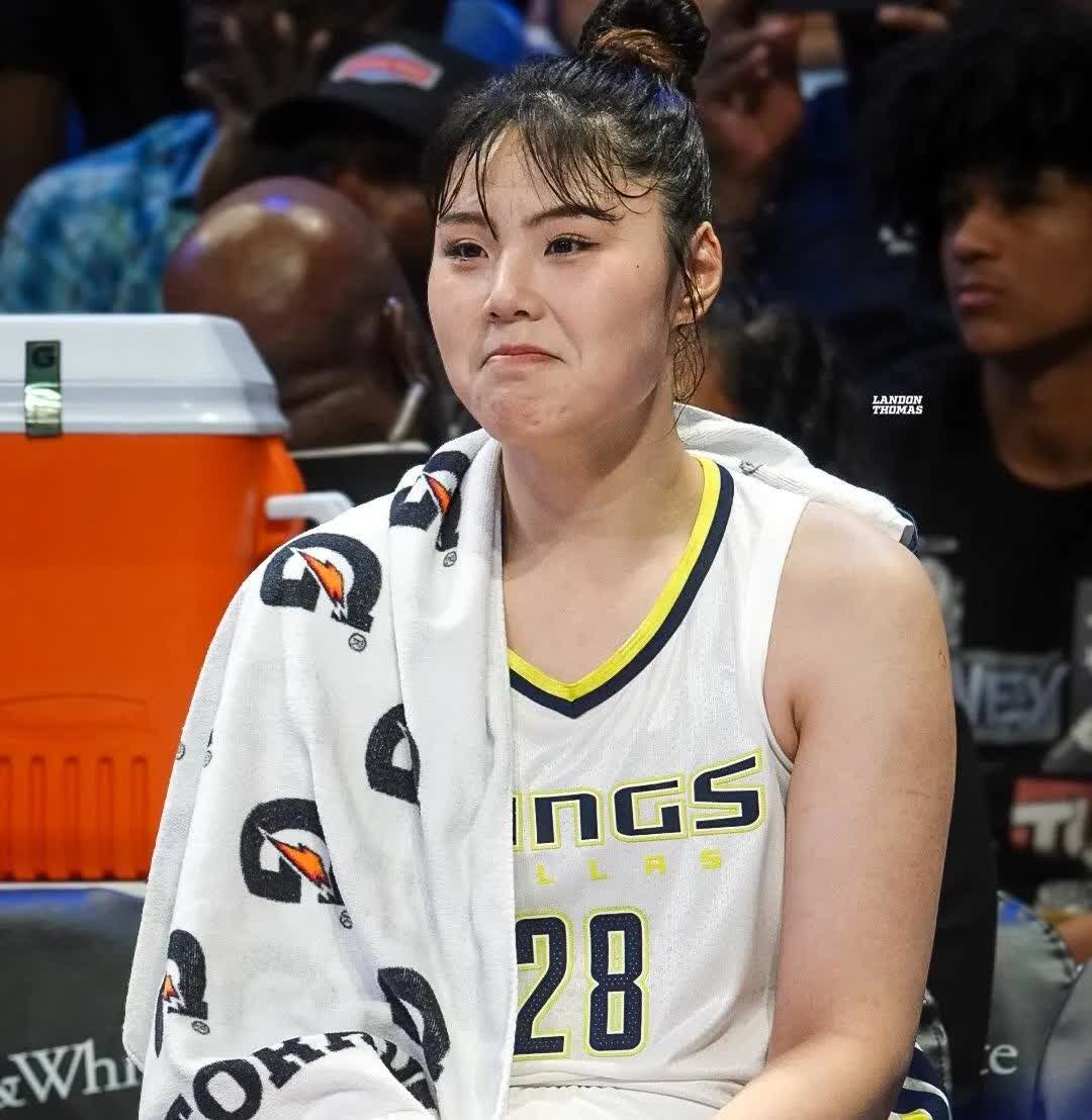 中国女篮球员李月汝真是太会说话了！在今天达拉斯飞翼以81：80险胜印第安纳狂热的