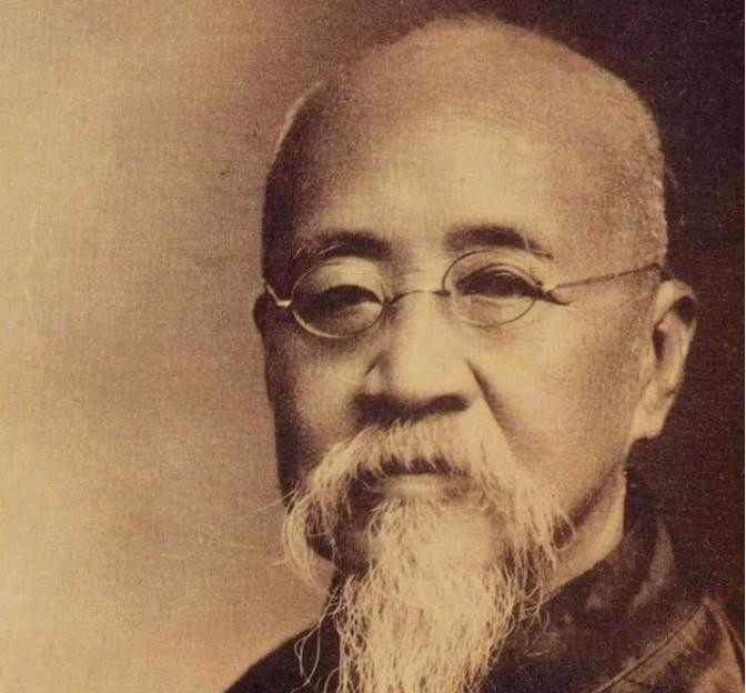 1921年，北洋政府发不出工资，就将故宫内8000麻袋大内档案，以4050银元的