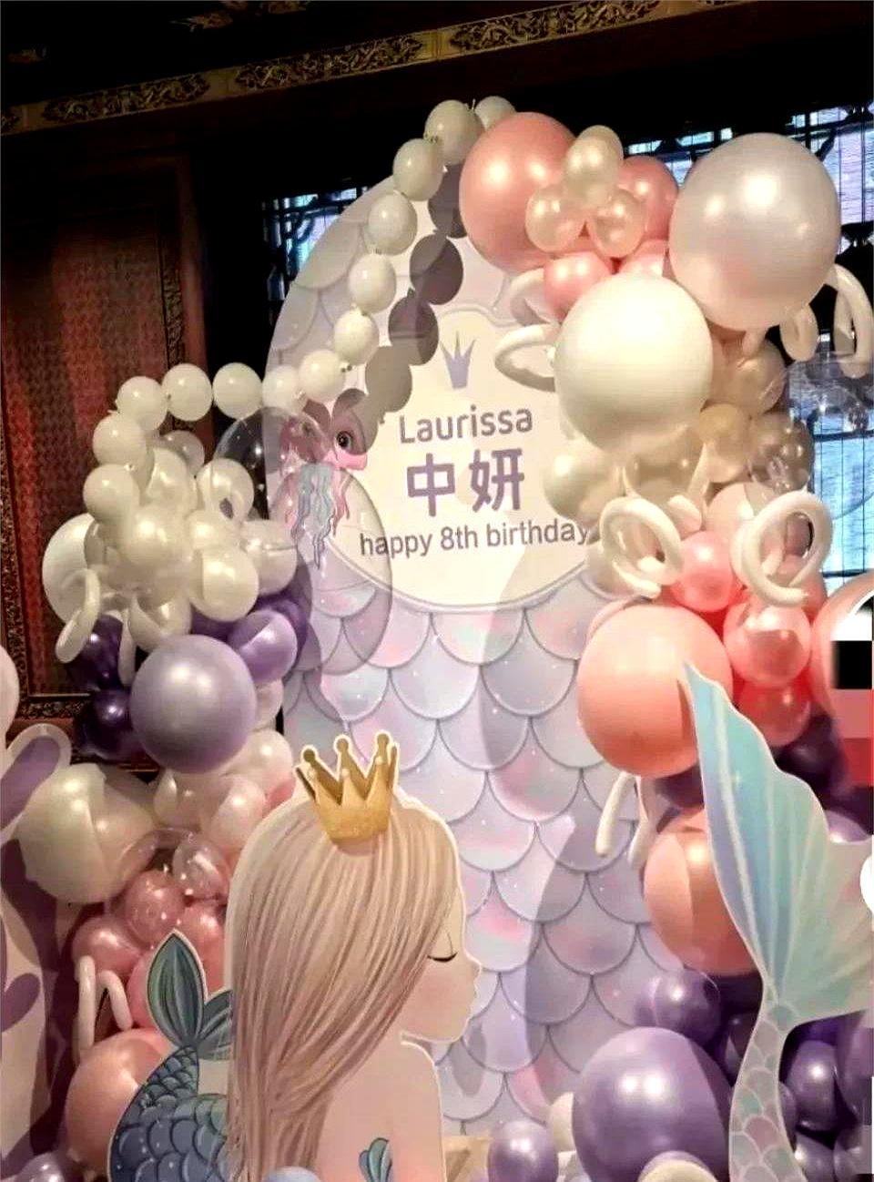 郭晶晶在内地为大女儿霍中妍庆祝8岁生日郭晶晶68岁母亲范玉珻、爷爷霍震霆