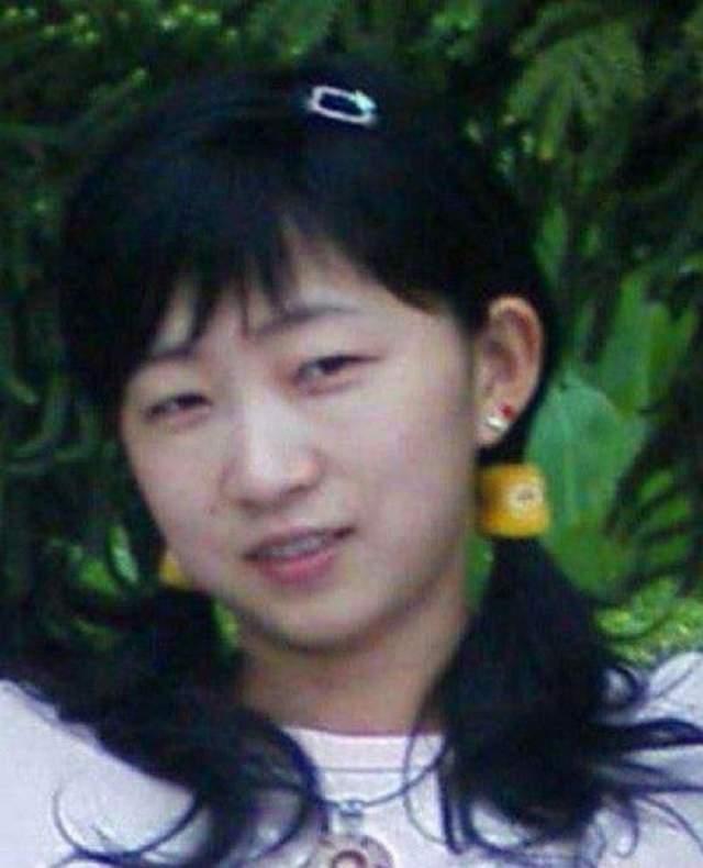 18岁的她，曾不顾一切嫁给47岁的非洲总统，谁知生下两个女儿后就彻底失宠。她哀求