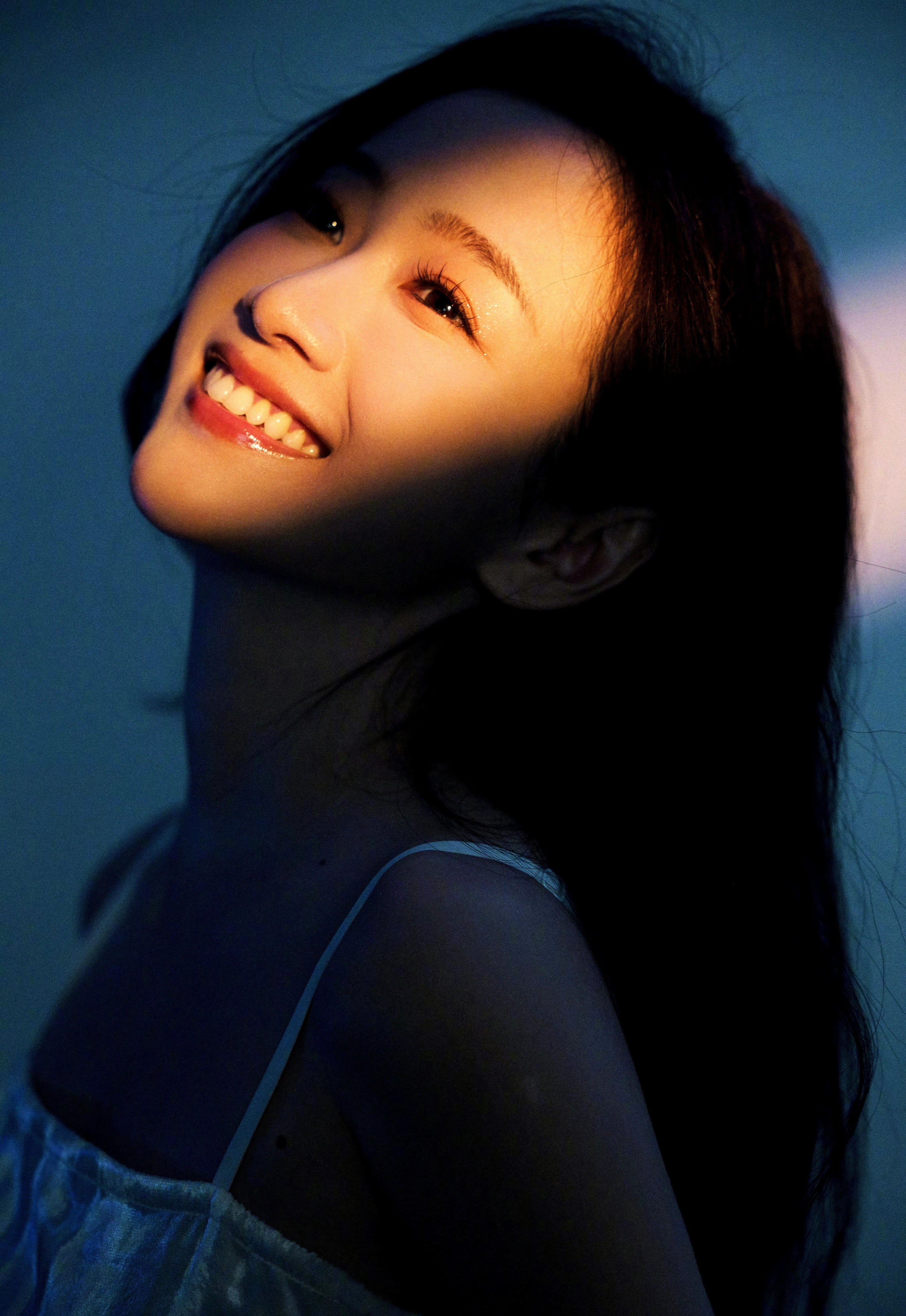 刘美含，真丝吊带睡裙甜美头像​​​