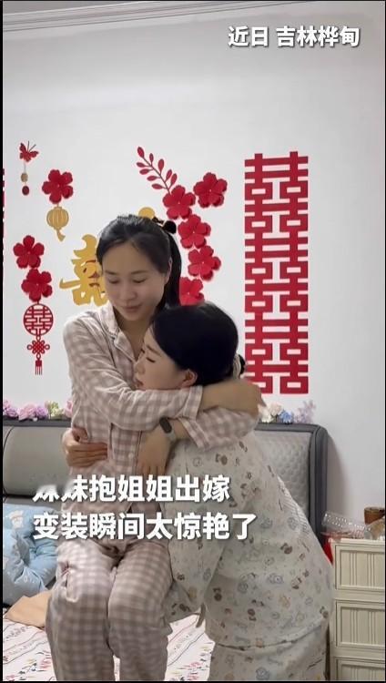 吉林一妹妹曾经当兵，退役后穿着军装送姐姐出嫁，虽然视频发布在网上让很多人称赞，感