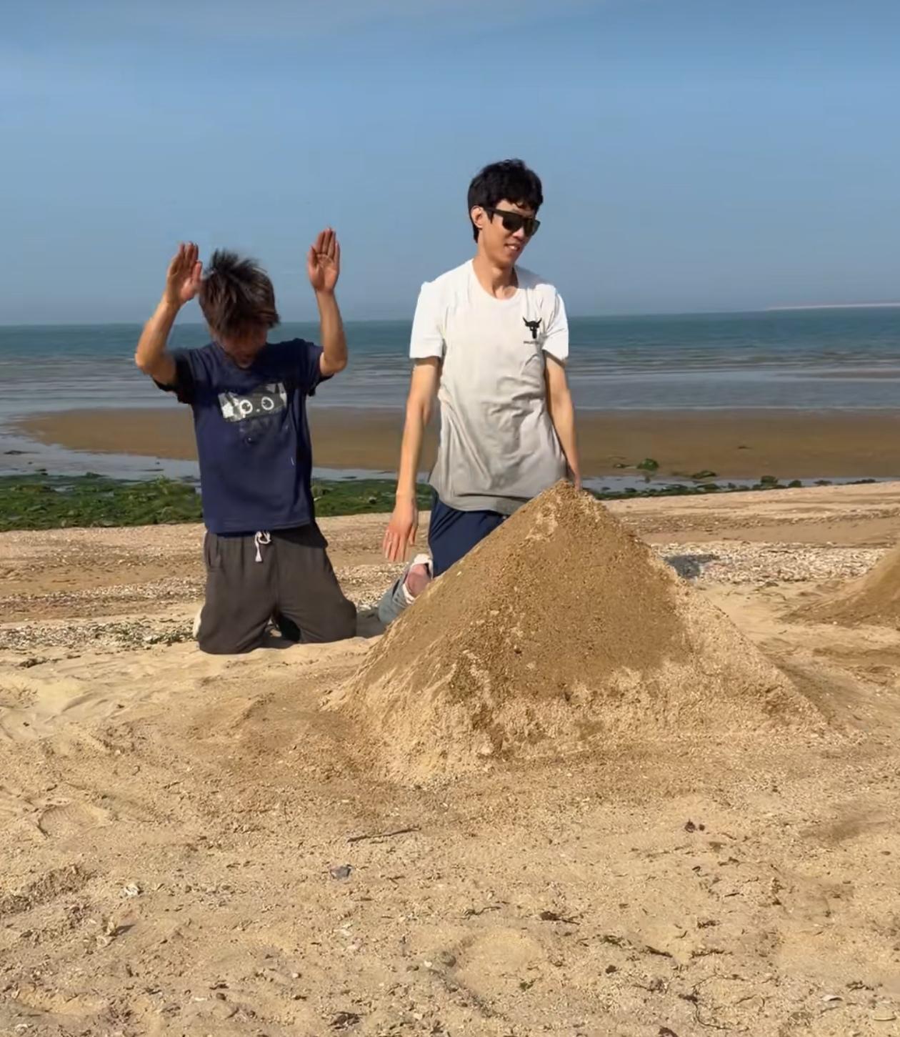 张国伟两天三场直播数据出炉，累计12万件，遗憾的是，他带货的产品单价都不高，每件