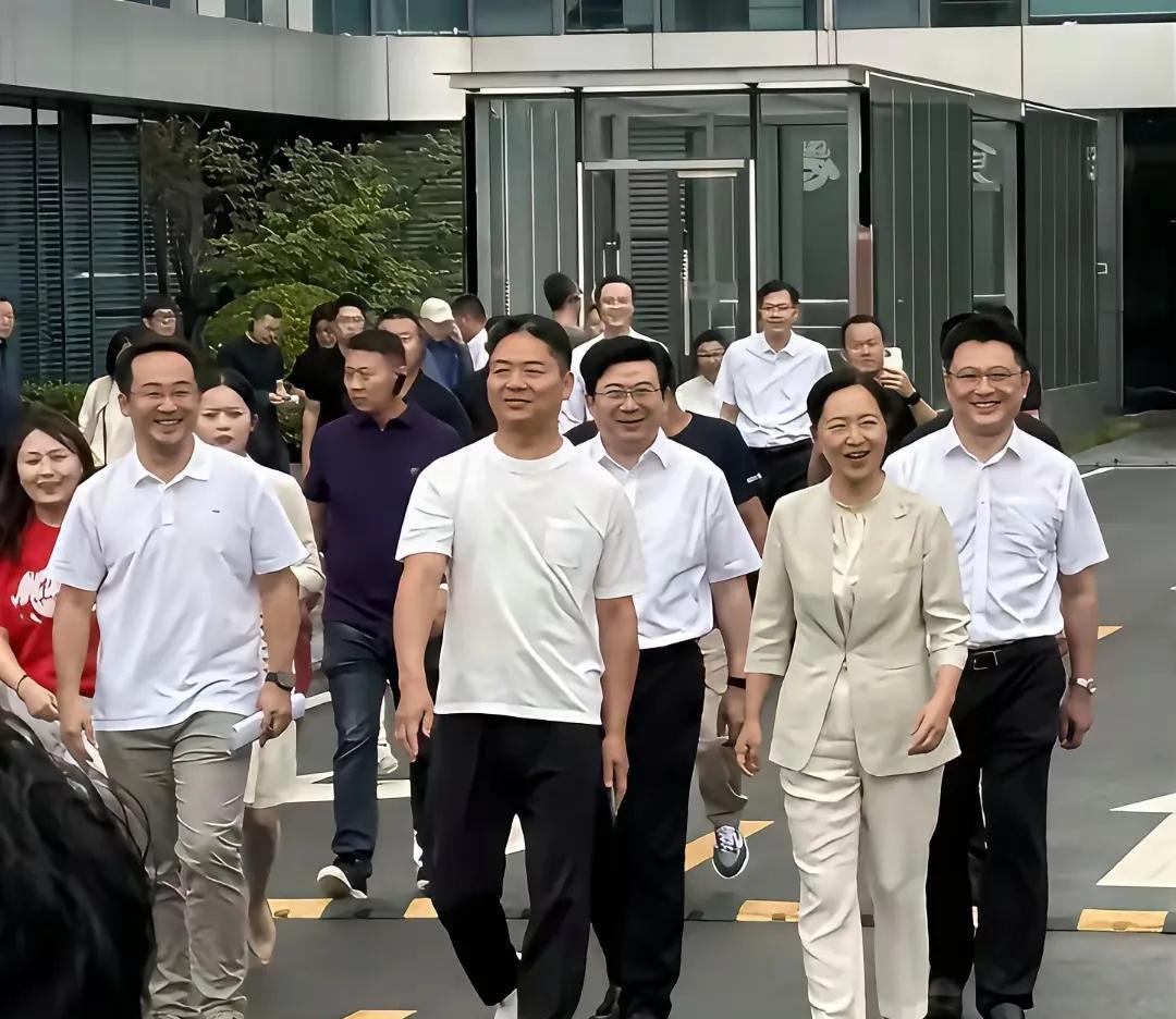 宿迁这次真的是又出圈了！刘强东和市委书记市长亲自陪同看苏超！