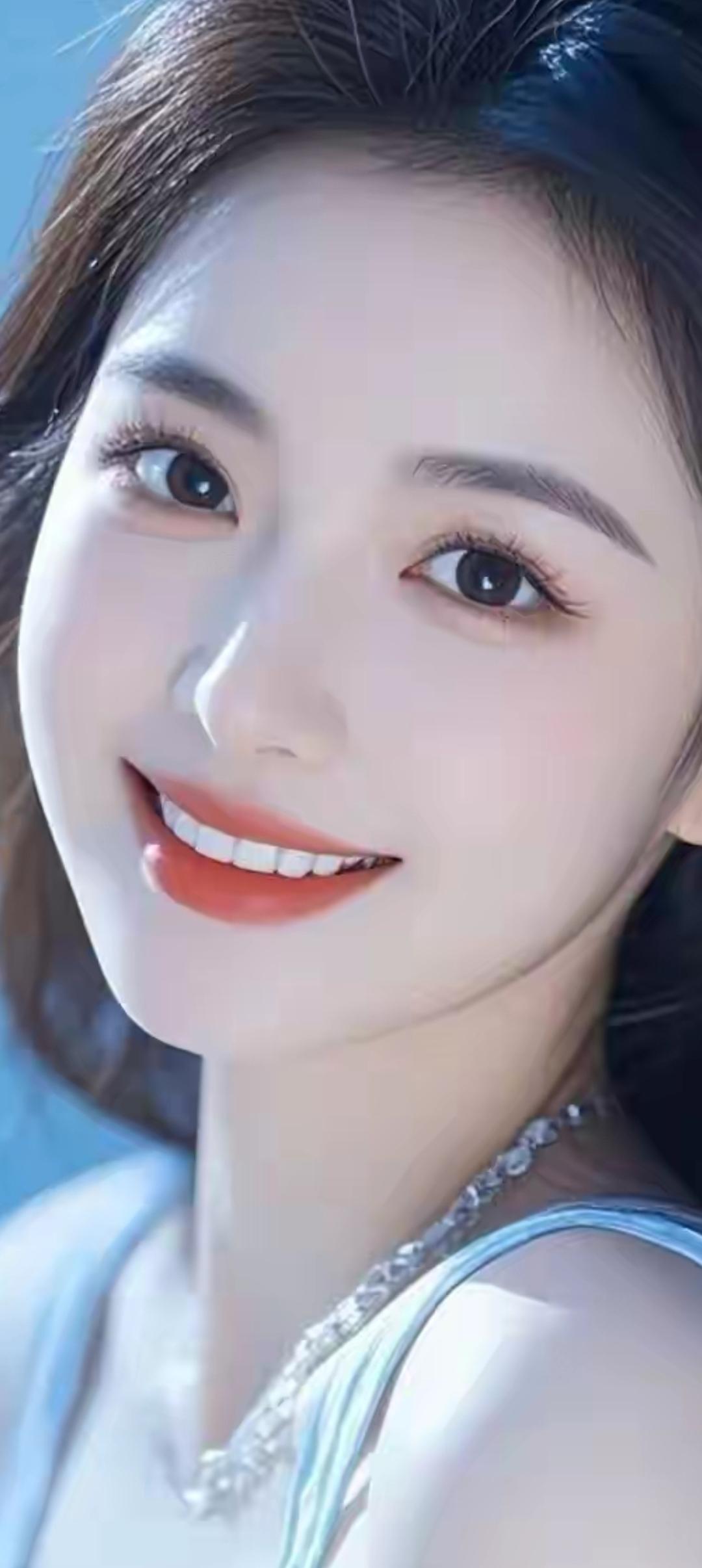 甜美笑容，闪耀珠宝，女神范儿十足！💖✨