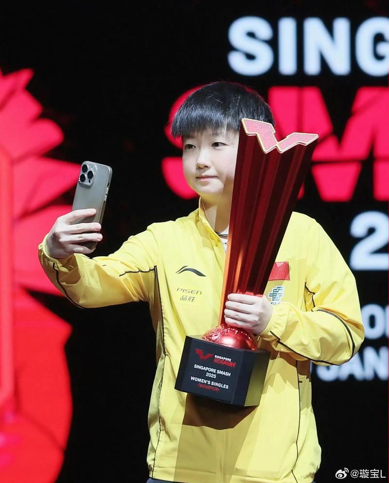 3月1日，2026年WTT新加坡大满贯女单决赛，孙颖莎以4-2战胜王曼昱成功卫冕