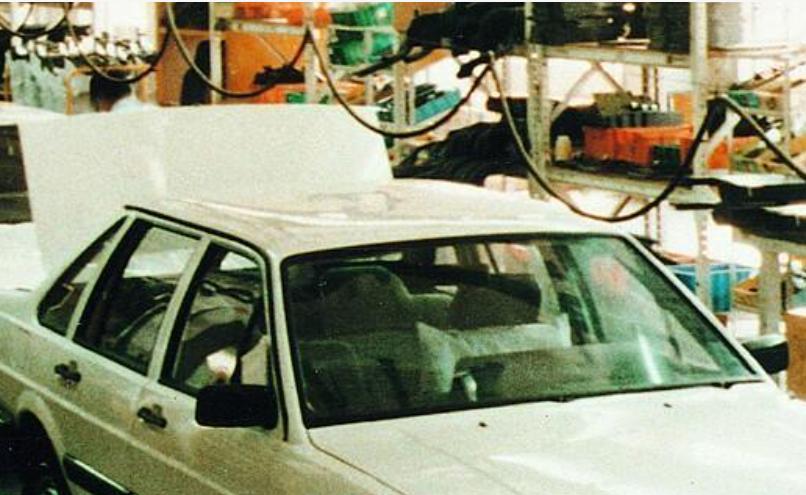 1983年，中国第一次引进桑塔纳汽车，原本定价为8万，但中方代表认为16万更合适