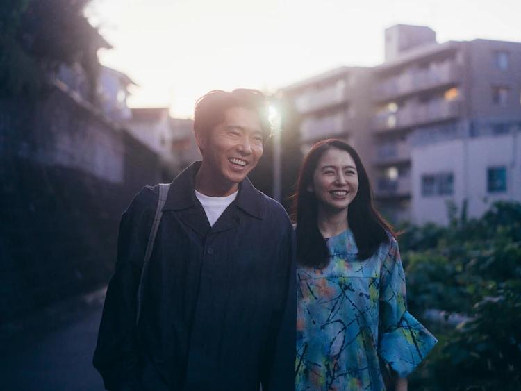 长泽雅美在《事到如今谈什么爱》中的最新剧照电影讲述绘本作家诗（长泽雅美饰）性格