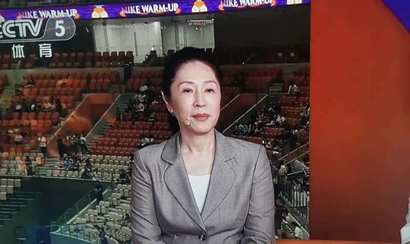 央视直演播室的郑薇特羡慕她的后任宫鲁鸣！在深圳女篮亚洲杯上，中国女篮如果没有