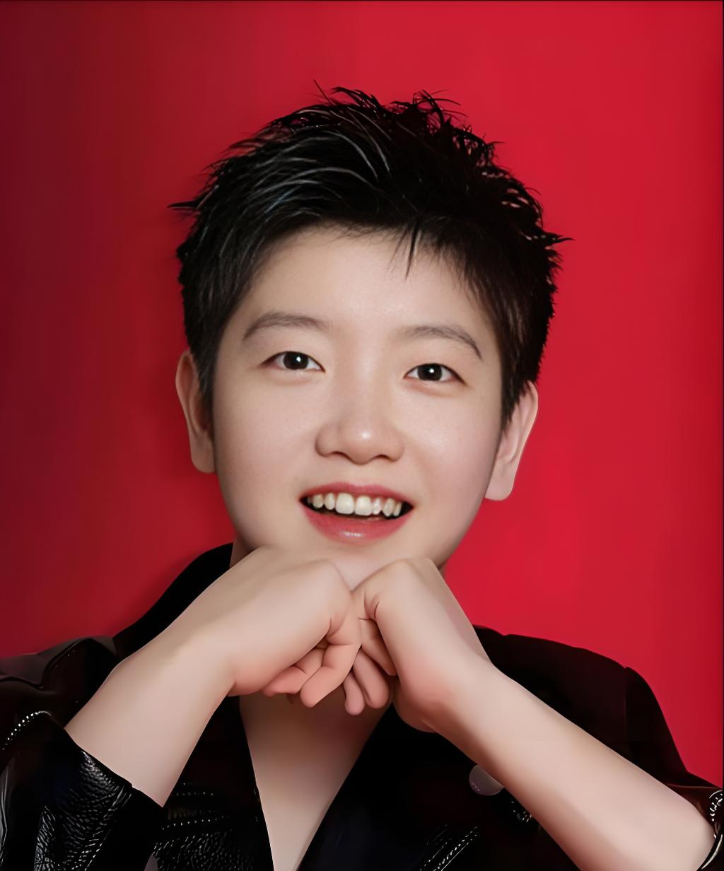 孙颖莎去看演唱会了不是训练视频而是刚结束比赛，网上流出的画面里，她就坐在邓紫棋的观众席，跟着旋律轻轻