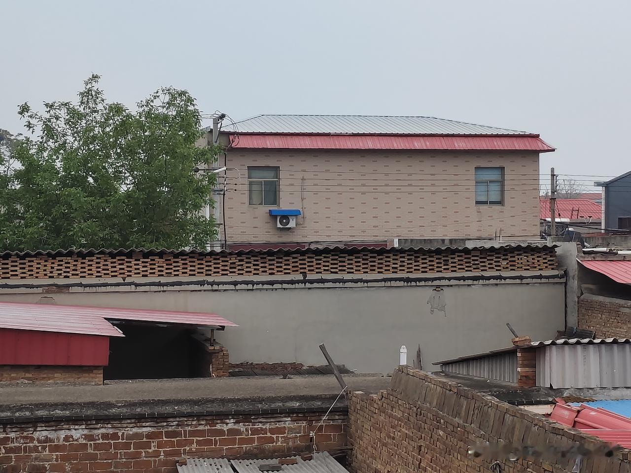 哎！咎由自取！前天晚上，村里发生这样一件事：39岁离婚女，在村外租了一间屋子