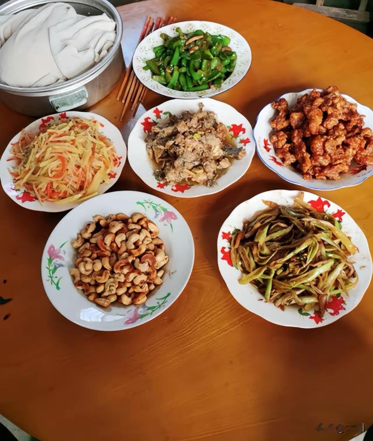 普通家庭的存款魔咒：守住安稳比啥都强发现个特怪的现象，普通家庭的存款就像道