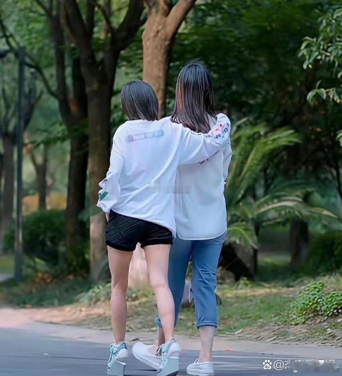 原来明星拍戏是这样拍的怪不得王子文看着这么高身高不够鞋子来凑