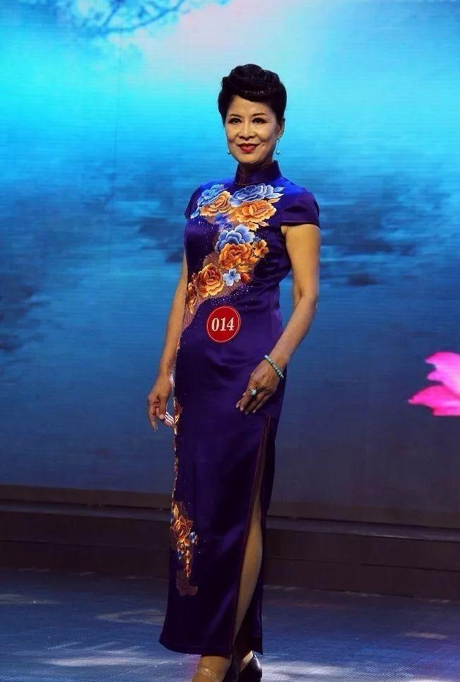 53岁婆婆天天穿短裙高跟鞋，被小区人嘲笑，儿媳才明白自己错得离谱前几天刷到