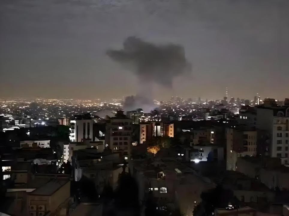 简直不敢相信！3月21号晚上以色列突然就被导弹炸乱套了，南部的迪莫纳和阿拉德这两