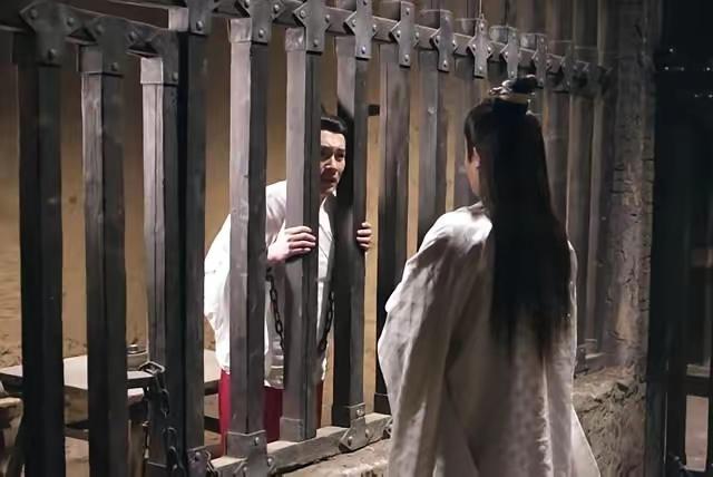 范晔因为参与谋反，被关在了死牢里，等着被处决。有个狱吏跟他开玩笑说：“范大人呐，