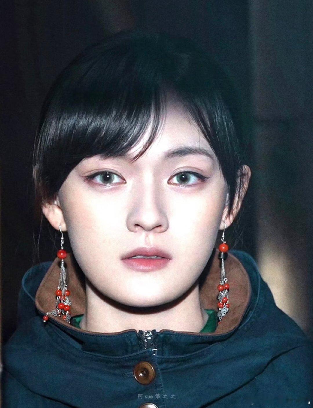 文淇韩振姐弟感文淇和韩振这扑面而来的姐弟感！五官越看越神似，重点是那双眼睛，都