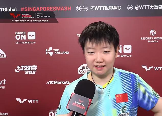 新加坡大满贯比赛，没想到孙颖莎被误会了，莎莎眼睛眯了眯，嘴角变成月牙，作出了