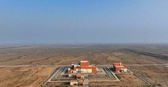 有些事，你得连起来看，才觉得后背发麻。美国那边，橡树岭实验室从五十年代就开始折