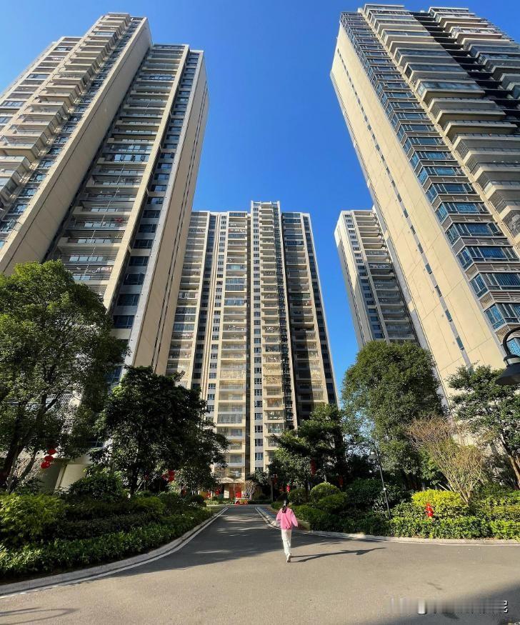 为啥被嫌弃的“老小区”，如今越来越“吃香”？中介说出了大实话以前提起老小区，大