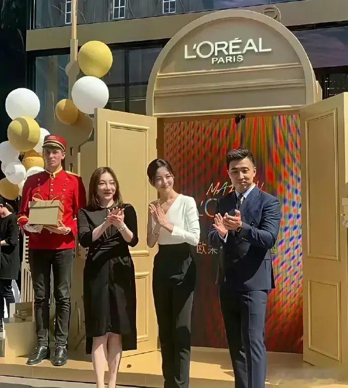 天呐，我以为辛芷蕾很大块头！没想到现实中这么瘦！