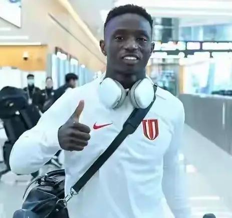 卡隆离开蓉城就能实现双赢！蓉城在卡隆这个引援问题上处理得还是不够职业，试问蓉城争