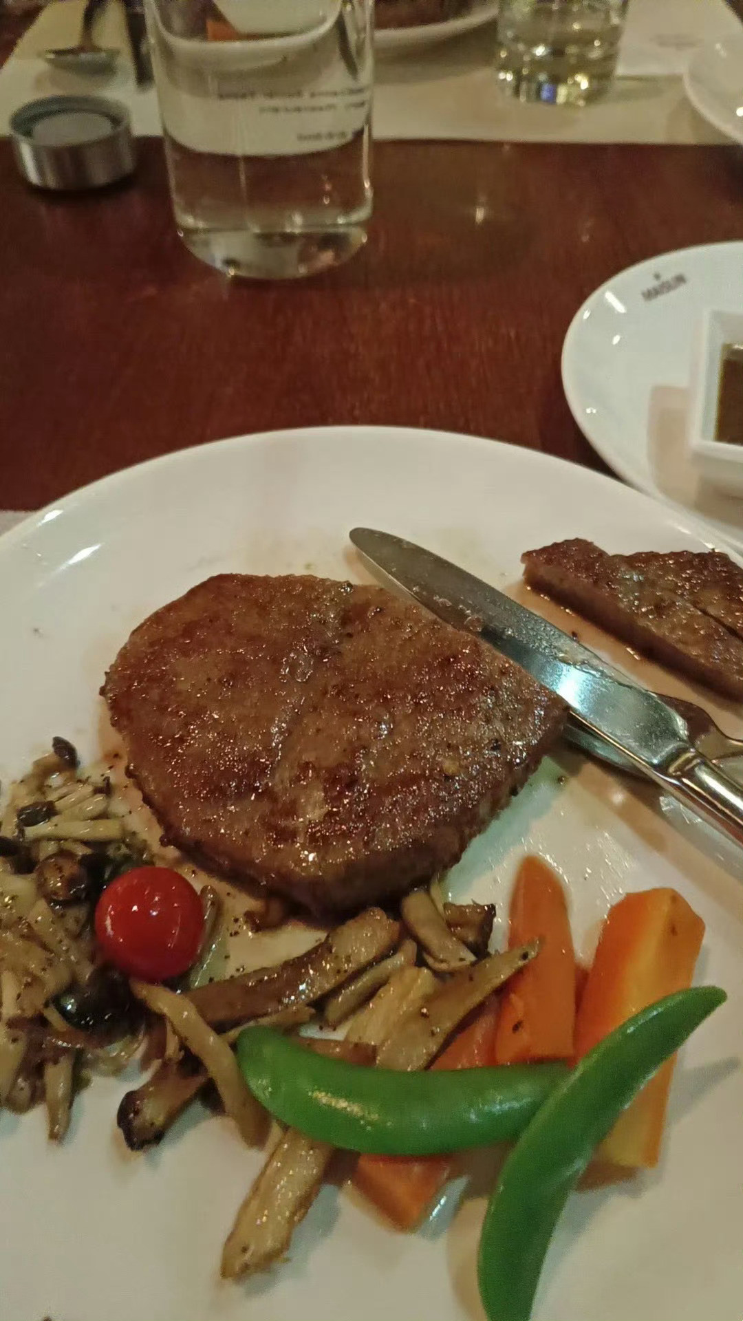 牛排点了八分熟好尴尬