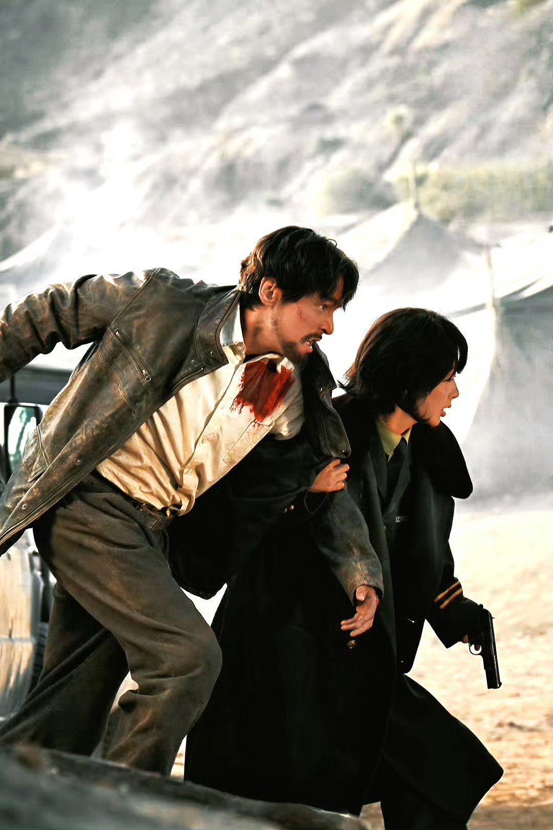 杨紫新剧1集头发全白了生命树枪战名场面看的超过瘾！生命树越精彩巡山队人越少冬智巴