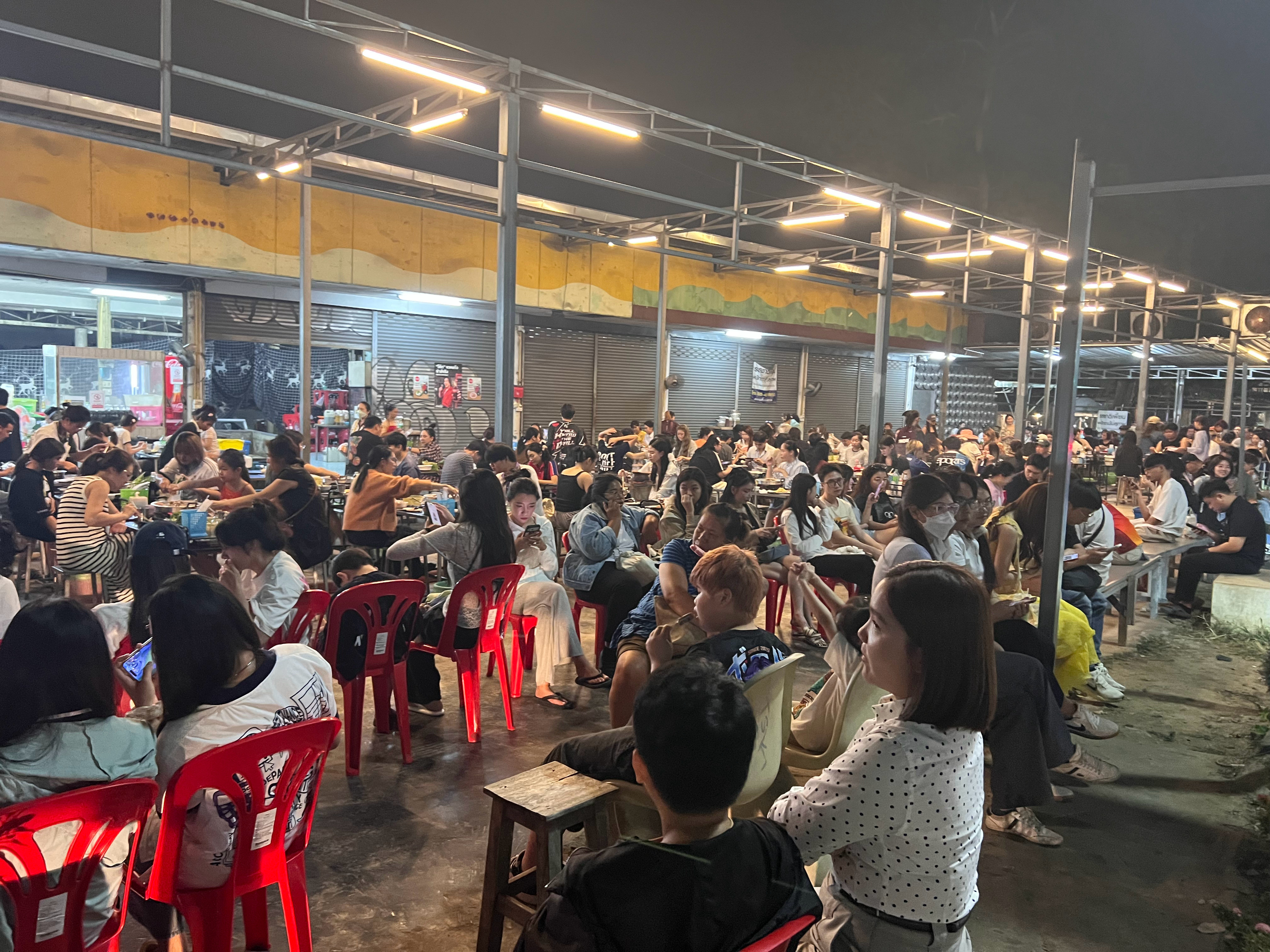 排50多桌的当地馆子