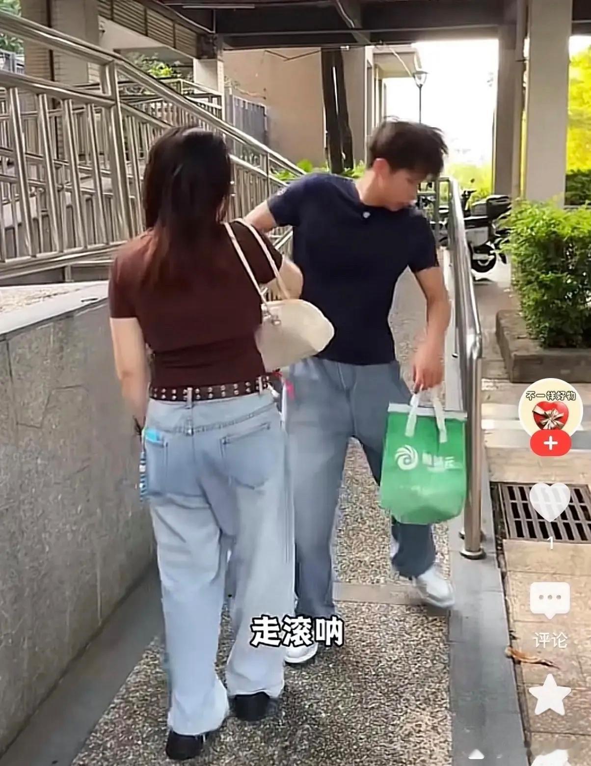 一对情侣逛商场时，女生看上三万多的名牌包，非要男友出钱买下。男生觉得价格太高，劝