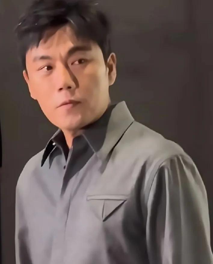 秦昊的演技要逆天吗？电视剧《扫毒风暴》的毒枭卢少骅这个角色，仿佛是为秦昊量身定