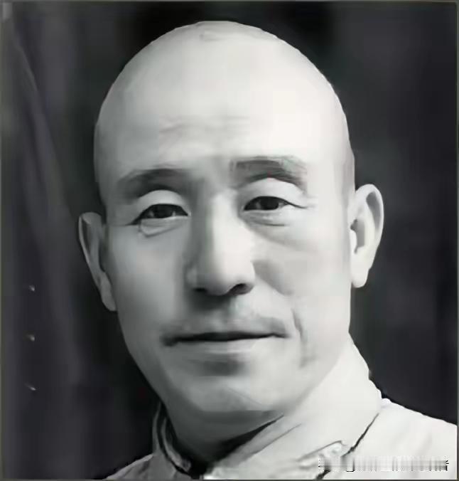 1940年，傅作义被3万日军逼入河套平原的绝境，他没有向西撤退避战，反而反手派8