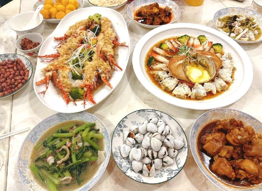 除夕夜吃完年夜饭，我妈又开启经典催婚环节，我忍不住反问她，抛开孩子不谈，结婚对她