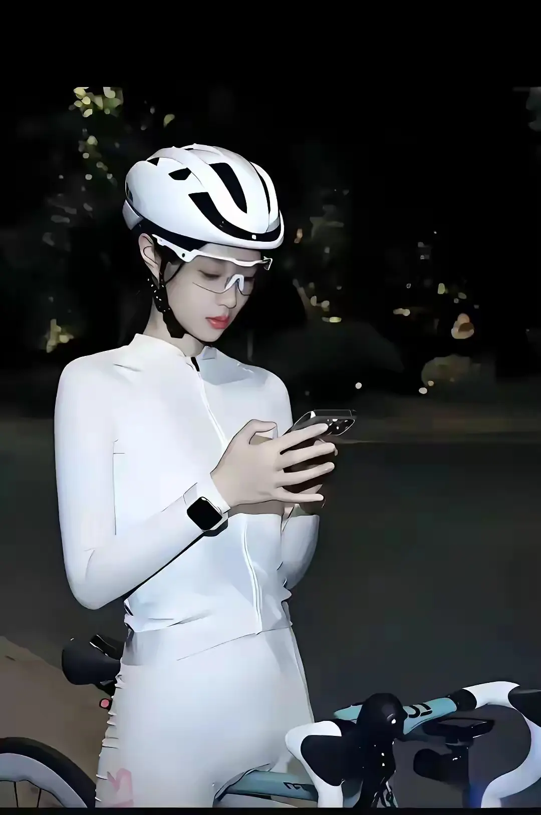 这身骑行装备得多少钱啊？