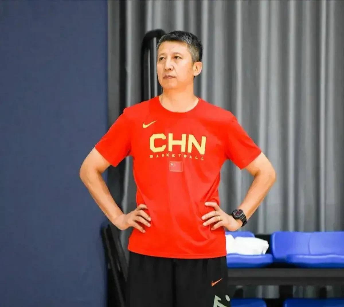 中国男篮救星来了！CBA知名媒体人杨毅指出：不看好中国男篮在男篮亚洲杯能取得好