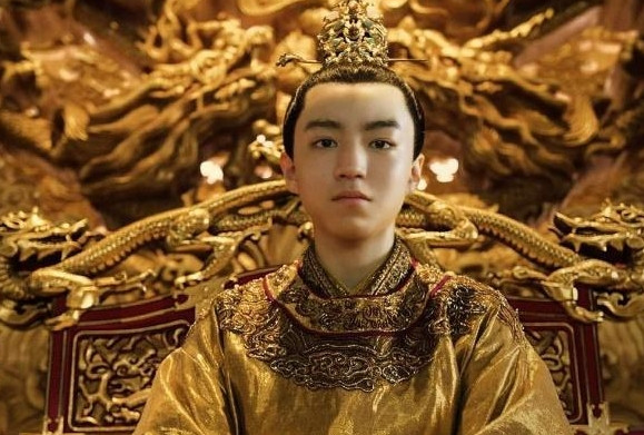 901年，唐昭宗李晔诛杀了叛乱的大宦官刘季述，刘季述临死前冷笑说：“朱温的十万