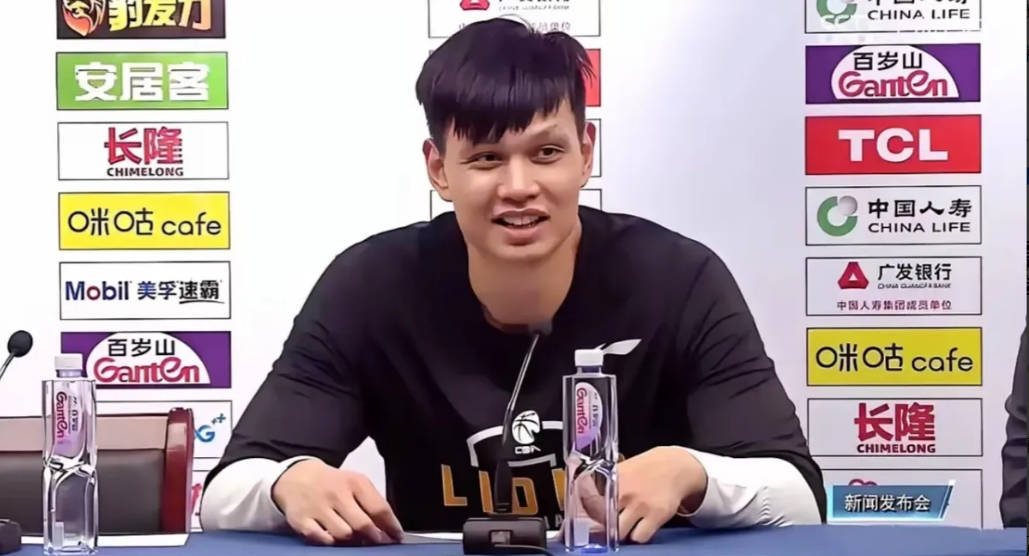 将退役。广厦男篮不和许钟豪续约了，许钟豪将会在本赛季结束之后失业或者退役。