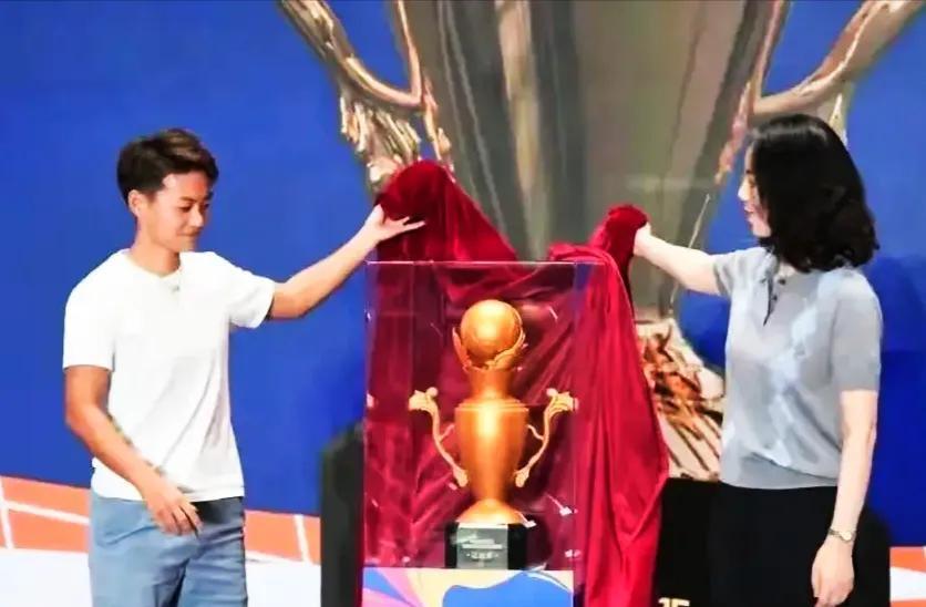 王霜去哪里了？最近四轮的成绩不佳，特别是被上海女足4∶1、被长春女足2∶0后，很