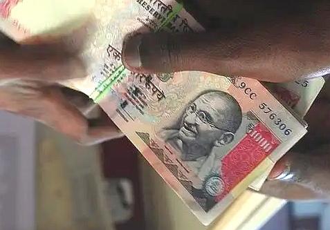 印度网友有点想不明白，中国同样高度依赖原油，中东冲突之下，为什么人民币没有像卢比