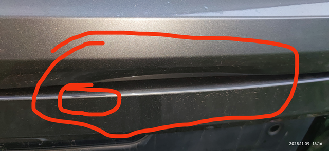 被追尾了这样有必要修吗被一个女司机开特斯拉追尾了，对方全责，尾门凹下去了一块，