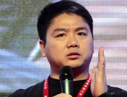 刘强东的京东急需资金周转，鼓足勇气开口向身价400亿的张磊借款7500万美金。正