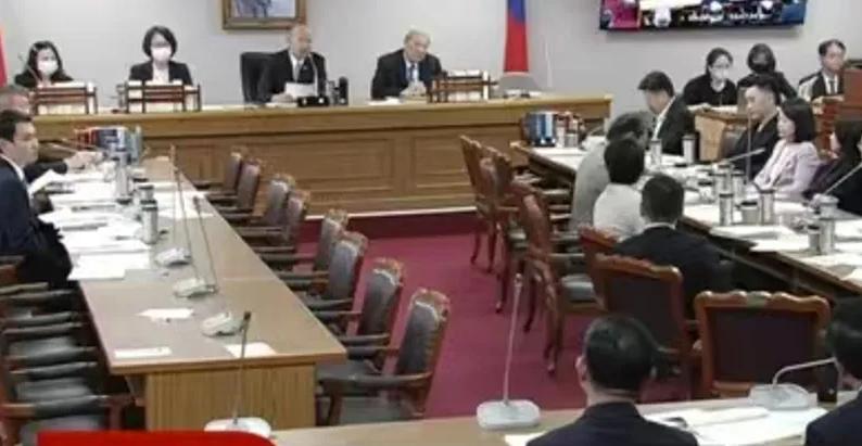 在郑丽文的各方周旋之下，国民党的“3800亿+N”军购方案终于是落实了，并在5月