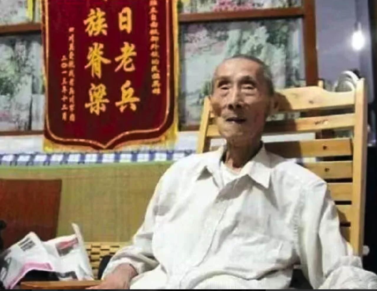 1942年，黄士伟埋的地雷全被日军起获，眼看任务要失败，他忽然盯上路旁一处地方：