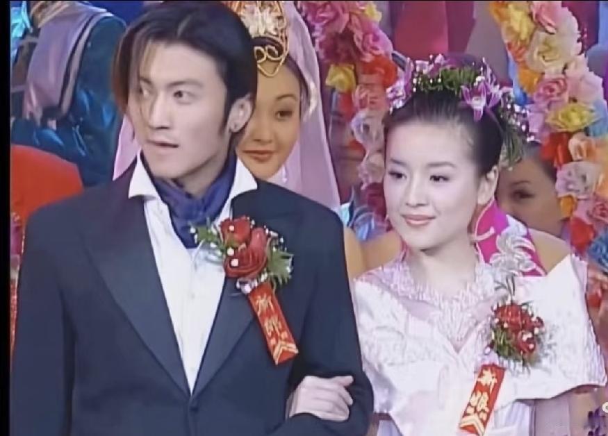 董洁和陈坤、谢霆锋都有过合作的美好瞬间，看起来很有金童玉女CP感。但他们彼此仅