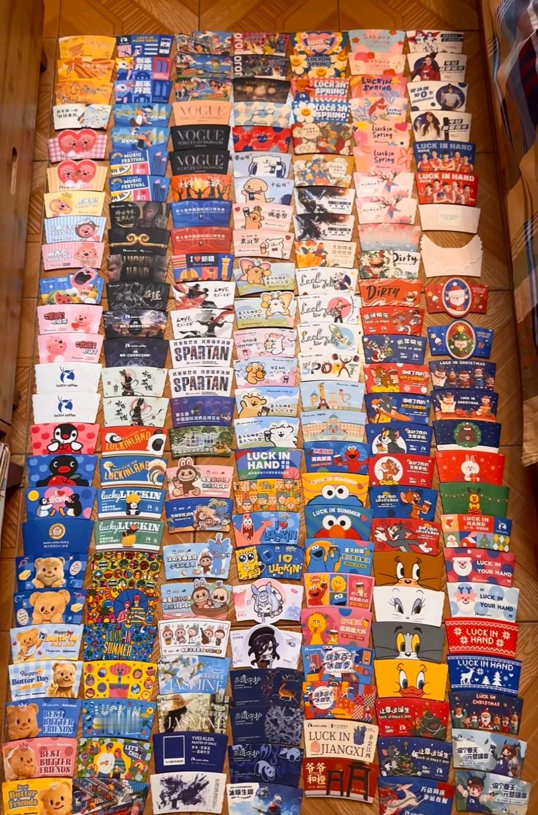 之前都是囤杯套，现在已经升级到奶茶袋了？不太理解，但尊重，一代人有一代人的鸡蛋