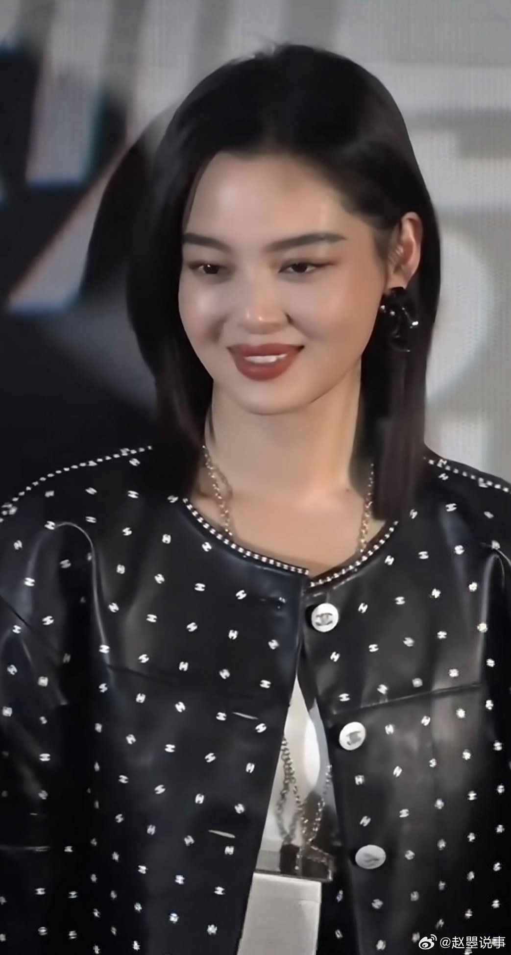 辛芷蕾说，弟弟结婚时，她给了66万红包，还准备了一套房、一辆车。她甚至觉得，一个