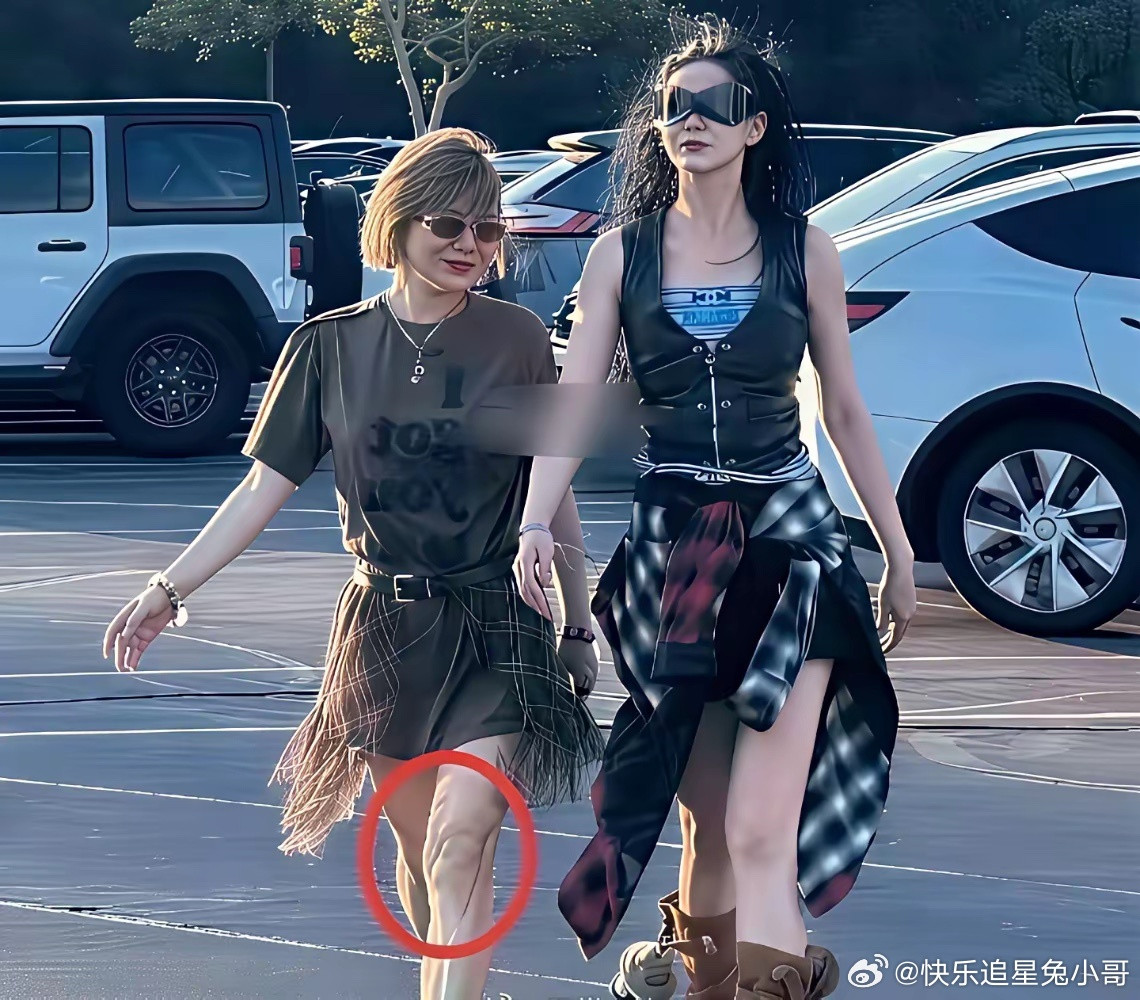 都别盯着贾玲了，你看杨天真瘦的更夸张。