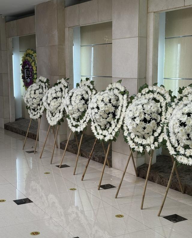一位火葬场工作人员曾说：“人死后，一是要火化，二是火化后，不要领骨灰，让火葬场处
