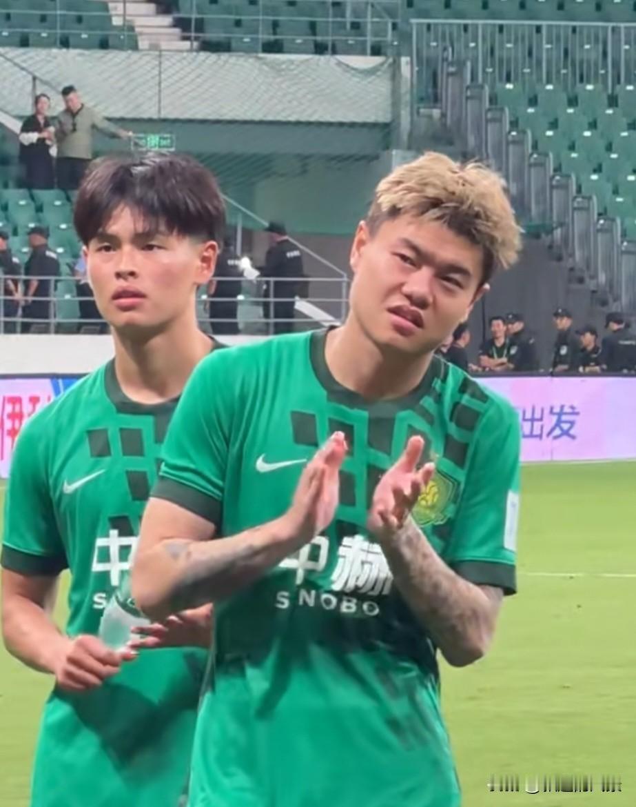 工体掌声为态度响起，杨立瑜笑容并非巅峰回归！足协杯涉险晋级后的谢场时刻，杨立瑜